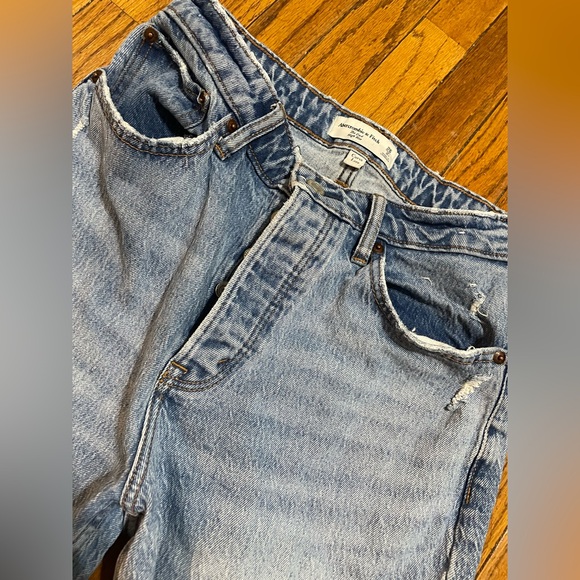 Abercrombie and Fitch Distressed Dad Jeans | women’s size 26R curve love - Picture 4 of 6